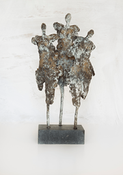 Growing up together. Bronzen beeld van Nell de Veer.