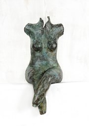 Rustend. Bronzen beeld van Nell de Veer.
